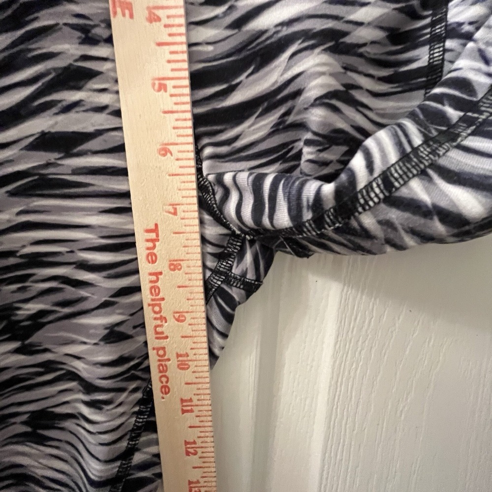 ALO Yoga Leggings Small Black White Runway Tight Ruffle Mesh Full Length Tiger - Picture 7 of 10